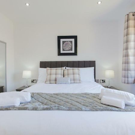 Leys Park Executive Apartments 던펌린 외부 사진